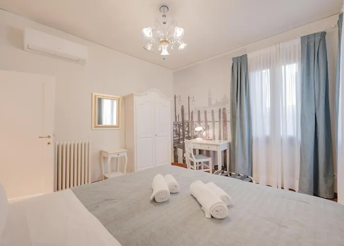 Santo Stefano Palace Superior شقة البندقية